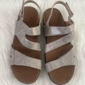 Rockport Ridge Women’s Casual Flat Gold Comfort Sandals Size 9